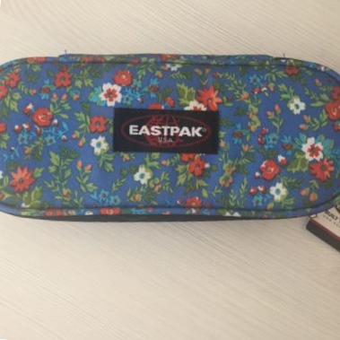 Estuche escolar EASTPAK : PLUMIER OVAL EK71735E azul flores multicolor