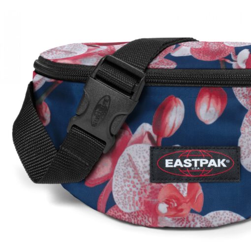 Riñonera Eastpak Springer EK074A90 CHARMING PINK Fondo azul con flores rosas