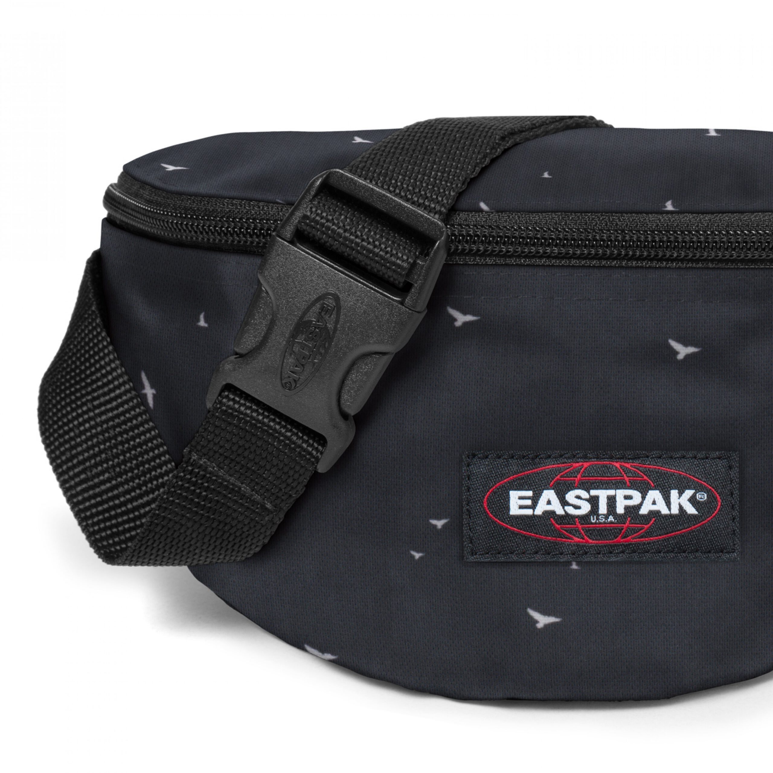 Sacrificio Llave Pescador Riñonera Eastpak Springer EK074A53 Seaside Birds negra con pajaritos  blancos | Martimpe Berart - Tienda de Moda en Gausach, Vielha, Valle de Aran