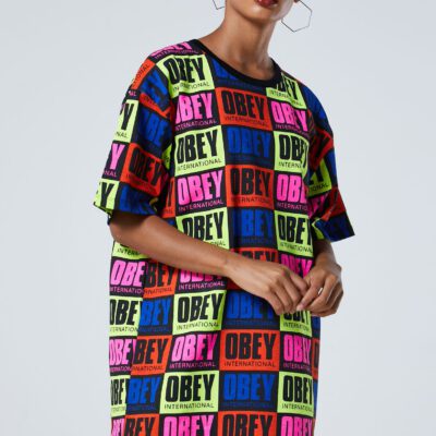 Vestido camisero manga corta OBEY chica Gazer Dress Ref. 401500329 multi color logos Obey