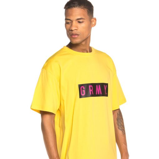 Camiseta GRIMEY manga corta unisex Flying Saucer Tee FW19 Yellow TEE Ref. GA540-YLW amarilla con logo fucsia pecho