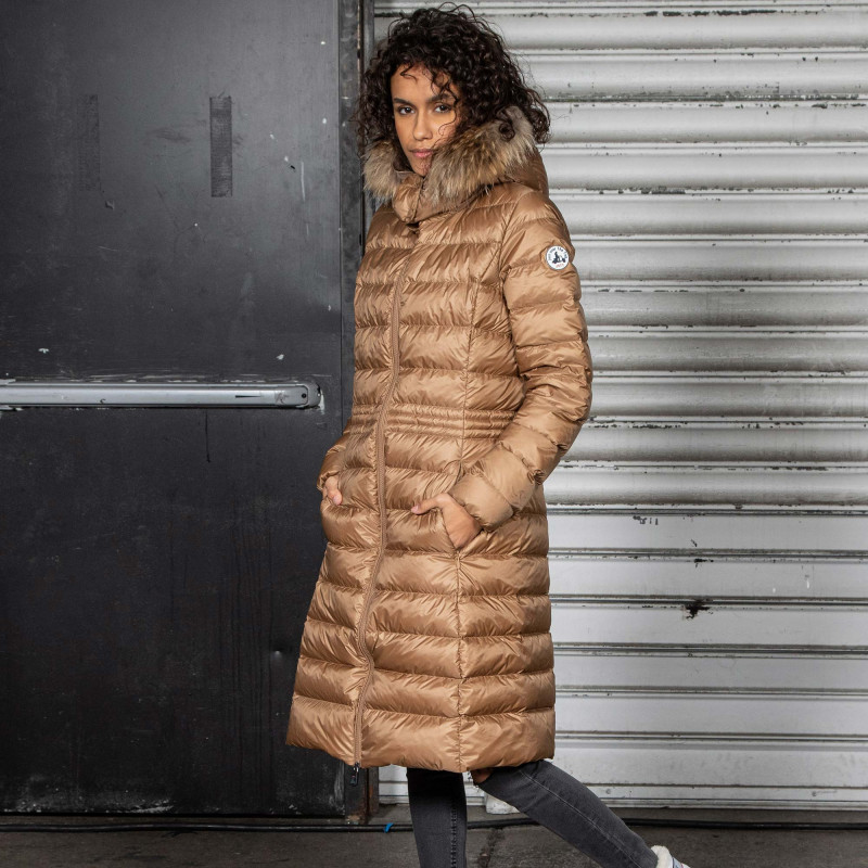 https://www.martimpeberart.com/wp-content/uploads/2020/10/down-jacket-woman-camel-dahlia-grand-froid-1.jpg