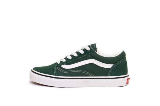 Zapatillas VANS clásicas y cómodas Sneakers deporte unisex VANS OLD SKOOL TREKKING GREEN/TRUE WHITE Mod. VN0A4BUUV3N1 ante verde con franjas blancas