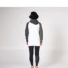 Sudadera NIKITA Mujer con capucha FLASHBACK HOODIE white Ref. NMWFFLA-WHT Blanca y gris logo pecho rojo