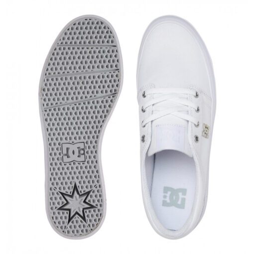 DC Shoes© Womens Trase Platform TX Shoe - Featuring a textile upper, mesh lining, and rounded out with a Vulcanized construction. These canvas flatform shoes for women join the line-up in the DC Shoes footwear collectio