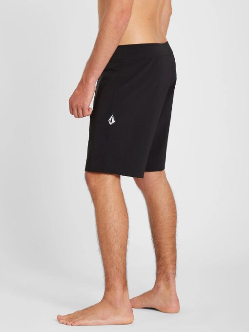 Bañador VOLCOM corto para Hombre cintura elástica BOARDSHORT LIDO SOLID MOD 18" - BLACK Ref. A0812122 negro Nueva Colección