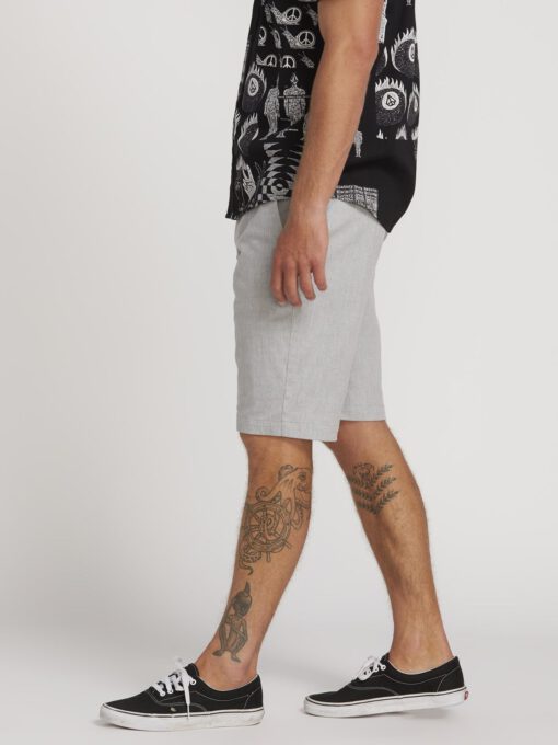Pantalón corto VOLCOM bermudas para Hombre FRICKIN MODERN STRETCH SHORT - GREY Ref. A0911601_GRY gris claro Nueva colección