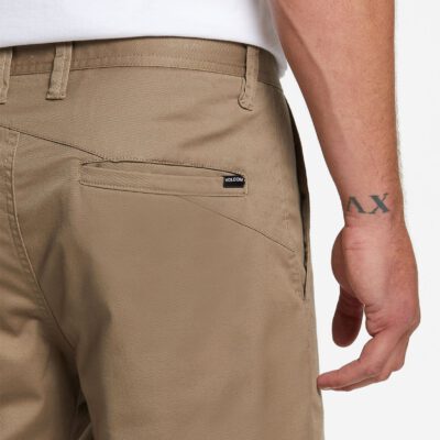 Pantalón corto VOLCOM bermudas chino para Hombre FRICKIN MODERN STRETCH SHT Ref. A0911601_ARM KHAKI