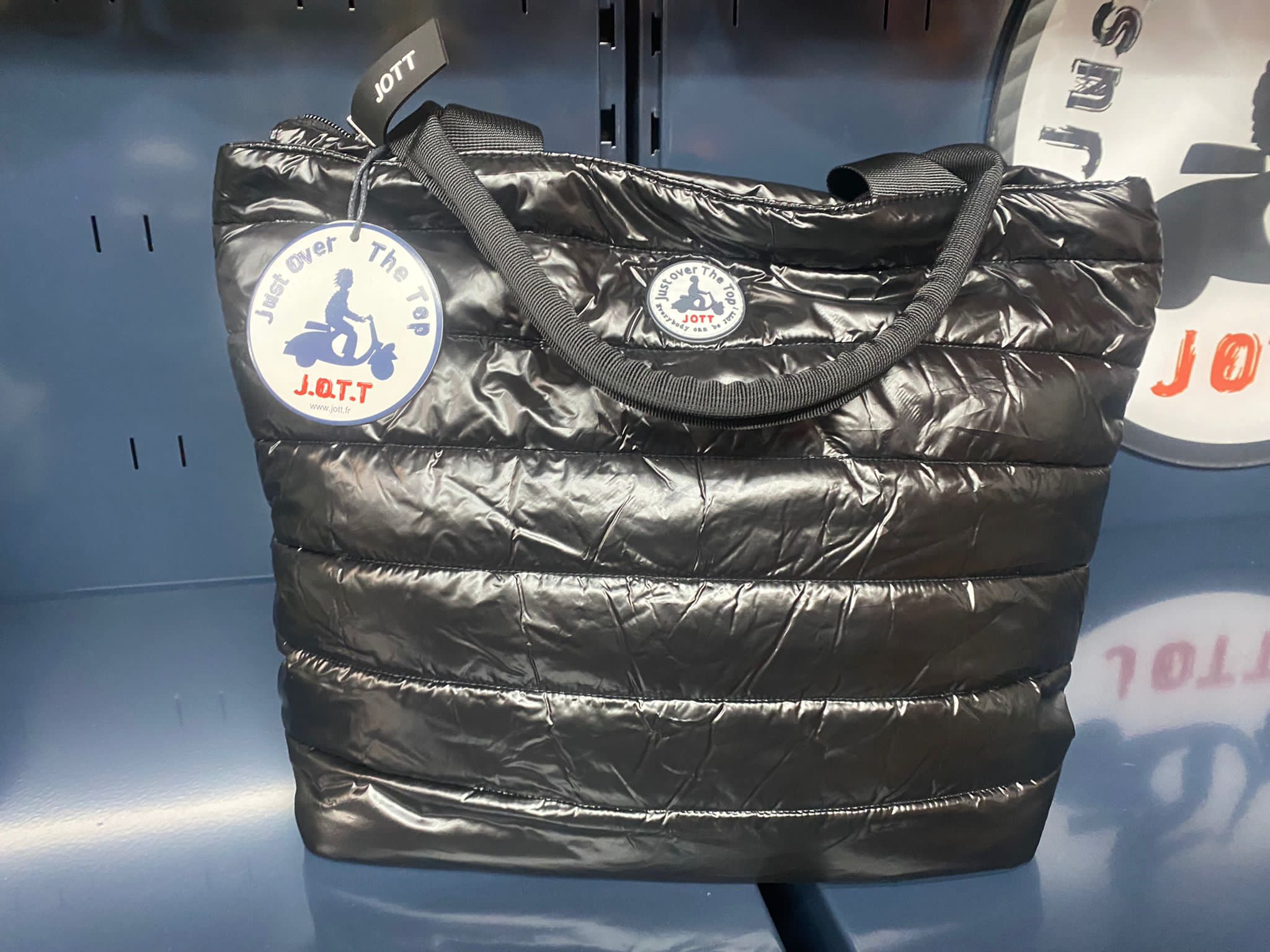 Bolso Jott de plumas Chica 5917SHO-999 BLACK SAC SHOPPING BASIC  Justoverthetop negro brillo lacado con asas - Martimpe Berart - Tienda de  Moda en Gausach, Vielha, Valle de Aran