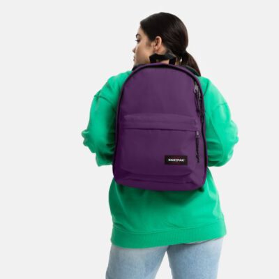 MOCHILA EASTPAK Out Of Office 27 litros con bolsillo ordenador EK7674D9 Eggplant purple lila fuerte