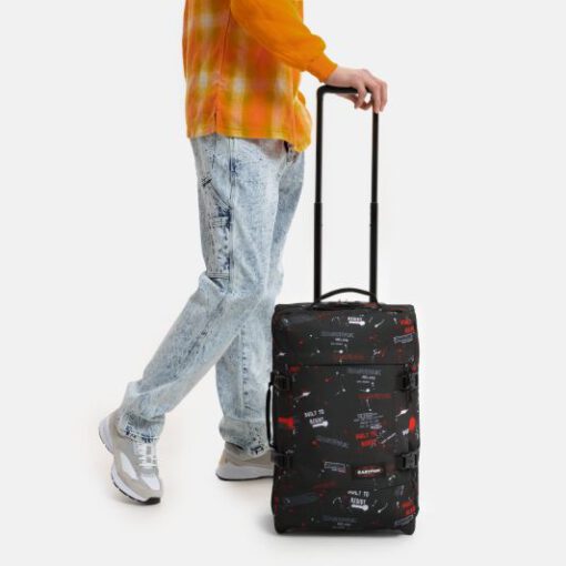 MALETA CABINA AVIÓN EASTPAK Tranverz S con seguridad EK61L2E7 Tags Black negro con estampado rojo