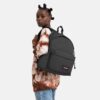 MOCHILA EASTPAK Padded Pak'r® 24 litros EK6208D8 REFLEKSME negro con cruces reflectarias