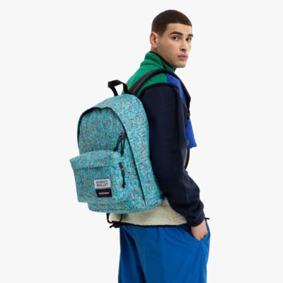 MOCHILA EASTPAK Out Of Office 27 litros con bolsillo ordenador EK7672E3 Wally Pattern Blue ¿Dónde está Wally? azul