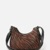 Bolso RIP CURL bandolera pequeño para mujer SUN TRIBE CROSSBODY Ref. 01DWSB (brown) color negro y marrón