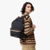 MOCHILA EASTPAK Padded Pak'r® 24 litros EK6205O0 COLOR BANDRAINBO negro y arcoiris