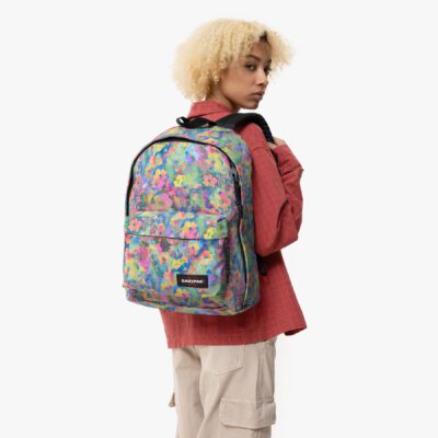 MOCHILA EASTPAK Out Of Office 27 litros con bolsillo ordenador EK7672O5 FLOWER BLUR MIX - flores multicolor