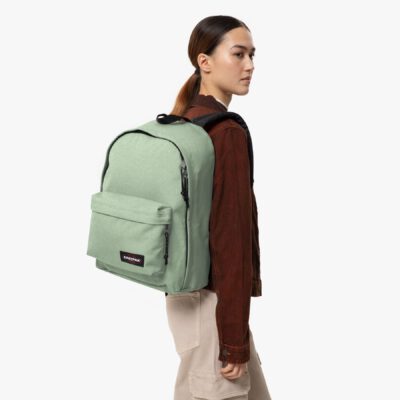 MOCHILA EASTPAK Out Of Office 27 litros con bolsillo ordenador EK7672O6 SPARK FROST - verde purpurina