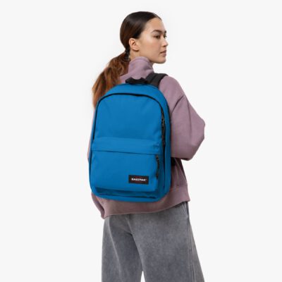 MOCHILA EASTPAK Out Of Office 27 litros con bolsillo para portátil EK7670O9 AZURE BLUE-azul intenso