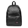 MOCHILA EASTPAK Out Of Office 27 litros con bolsillo para portátil EK7679J7 GLOSSY BLACK negro brillante