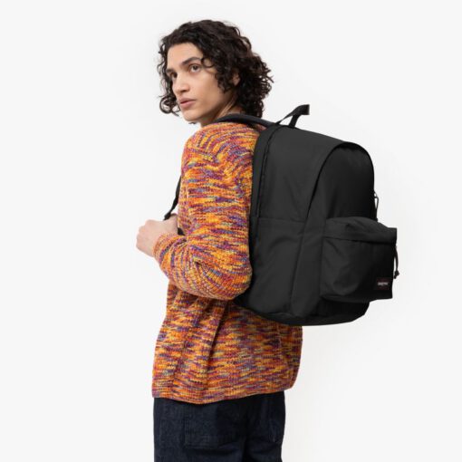 MOCHILA EASTPAK day Office 31l con bolsillo para portátil bolsillo trasero Black EK0A5BIK008 negra